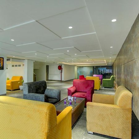 Townhouse Oak Hotel Dev Palace Делі Екстер'єр фото
