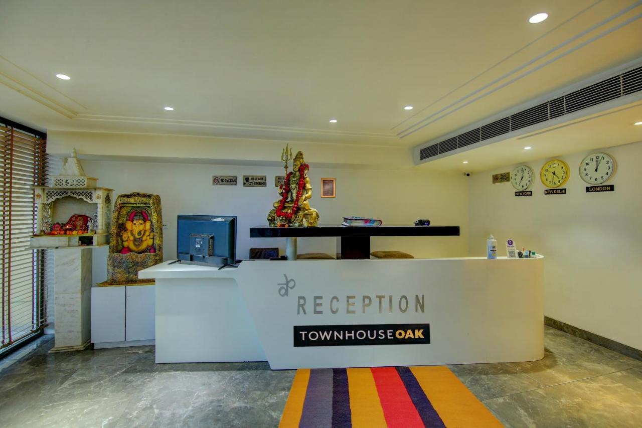Townhouse Oak Hotel Dev Palace Делі Екстер'єр фото