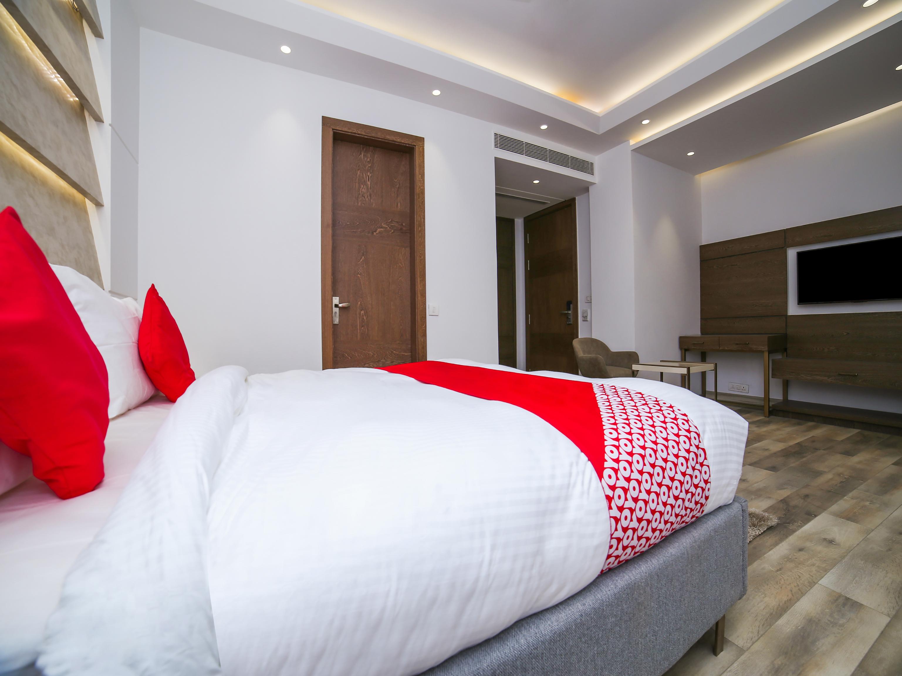 Townhouse Oak Hotel Dev Palace Делі Екстер'єр фото