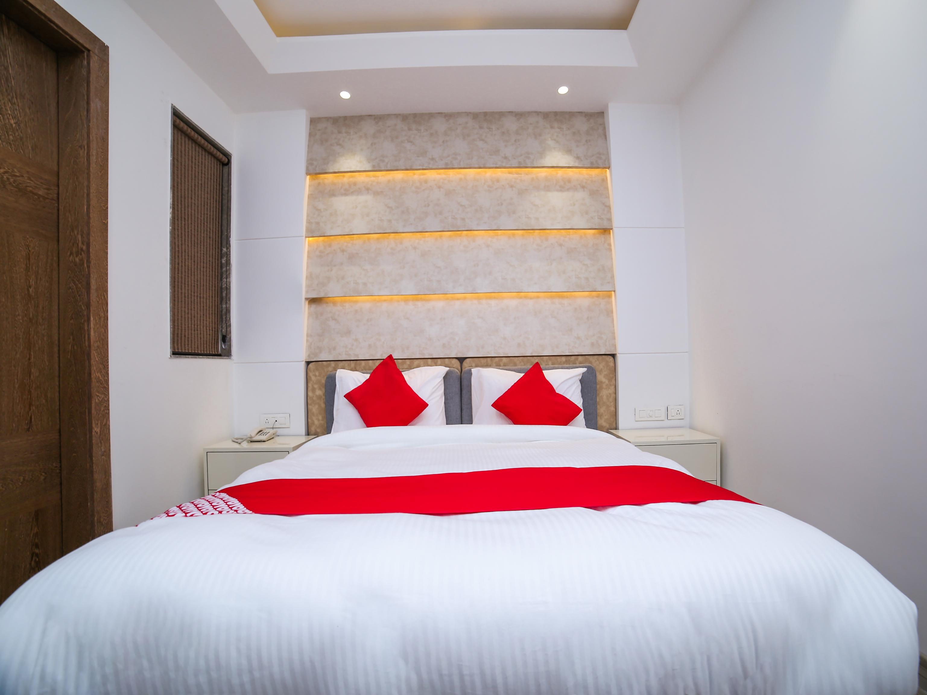 Townhouse Oak Hotel Dev Palace Делі Екстер'єр фото