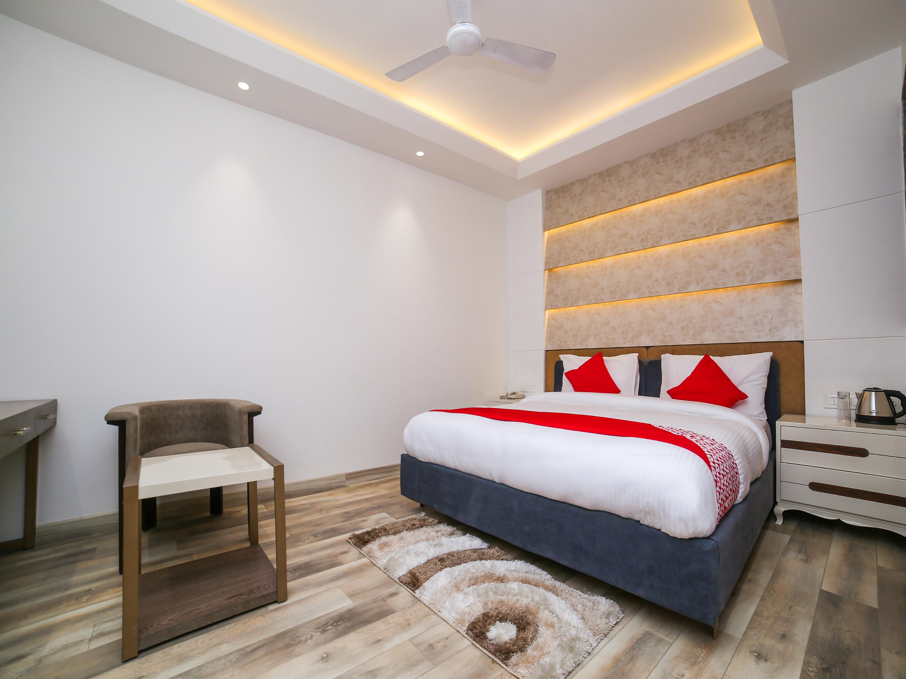 Townhouse Oak Hotel Dev Palace Делі Екстер'єр фото